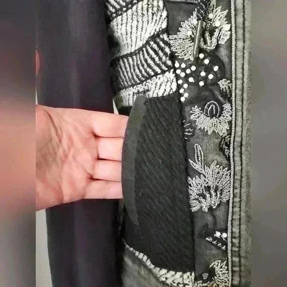 DESIGUAL denim jacket with sporty cuffs. Size 34 (size 2  US) - Picture 6 of 13